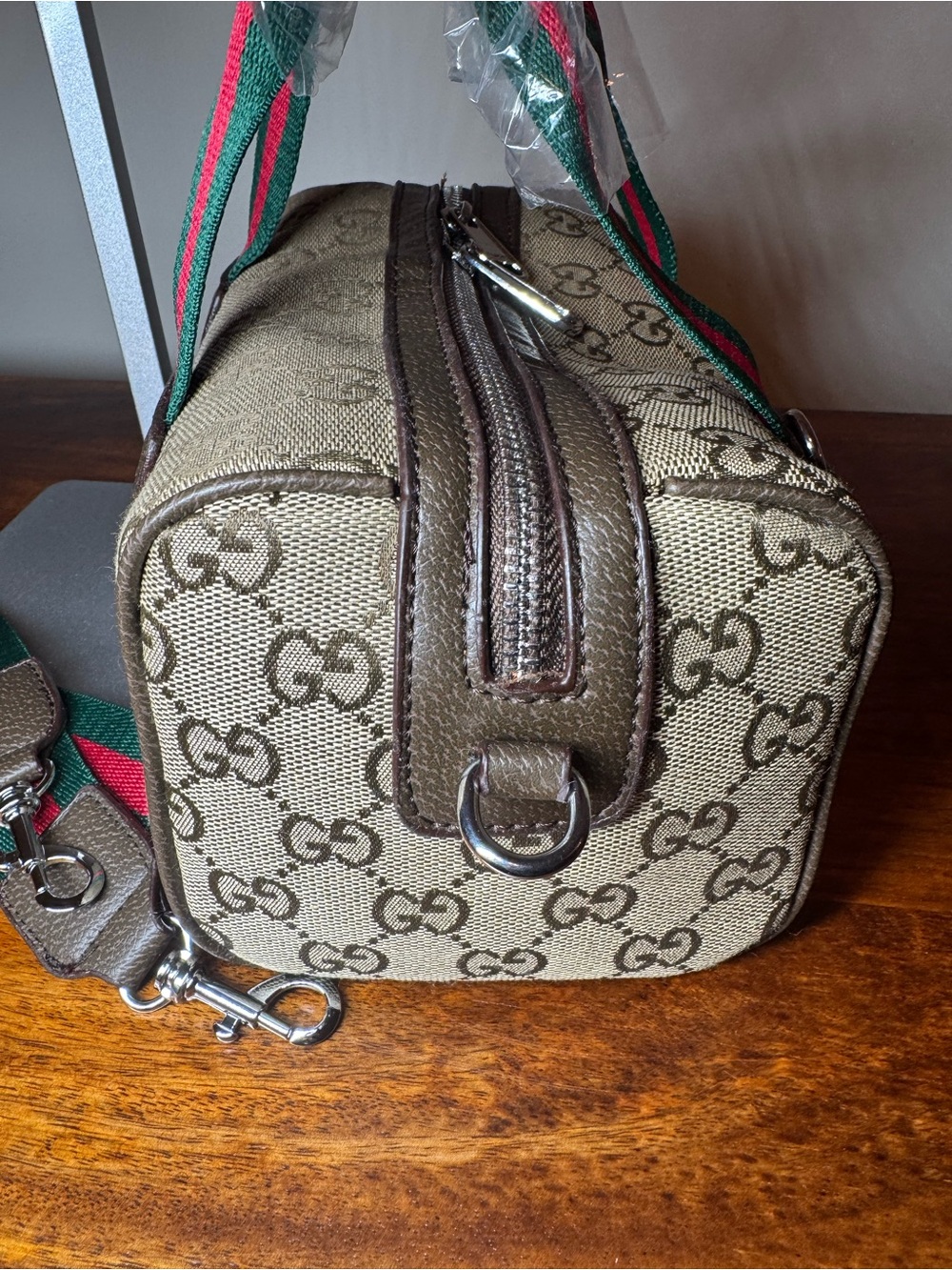 Mini Bag with Green-Red Straps; No Brand - Picture 10 of 11